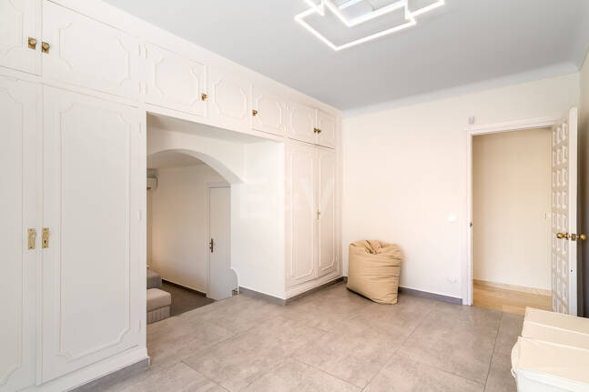 Villa med utsikt över The Golden Mile. Priser från 3 500€/vecka