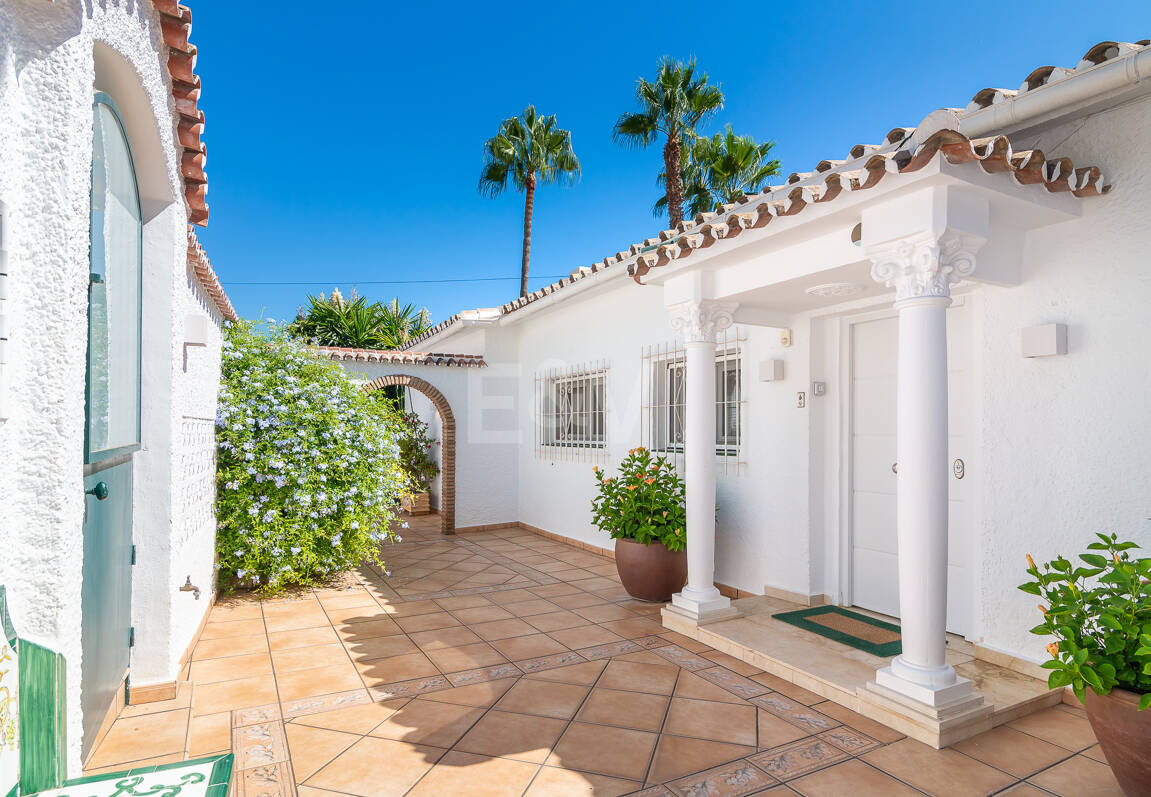 Villa med utsikt över The Golden Mile. Priser från 3 500€/vecka