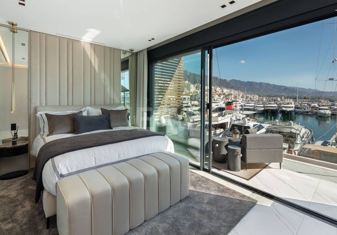 Elegante Wohnung mit Panoramablick auf das Meer in Puerto Banús