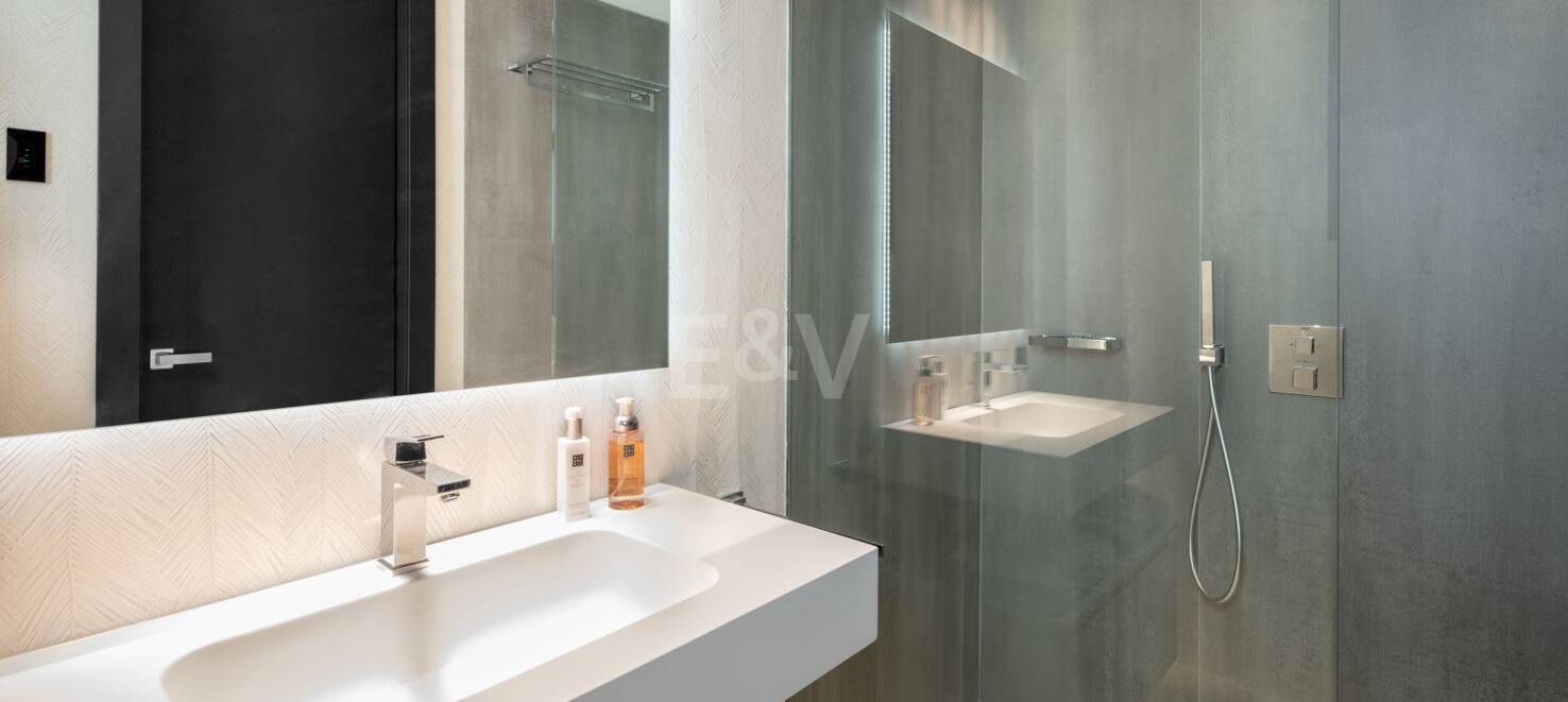 Elegant apartment with panoramic views