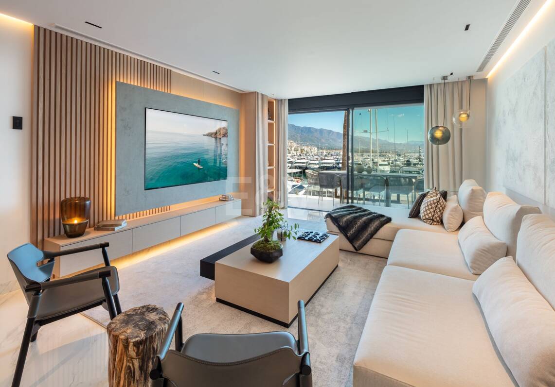 Elegante Wohnung mit Panoramablick auf das Meer in Puerto Banús