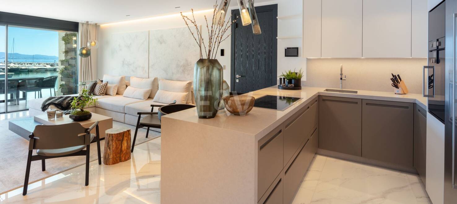 Elegant apartment with panoramic views