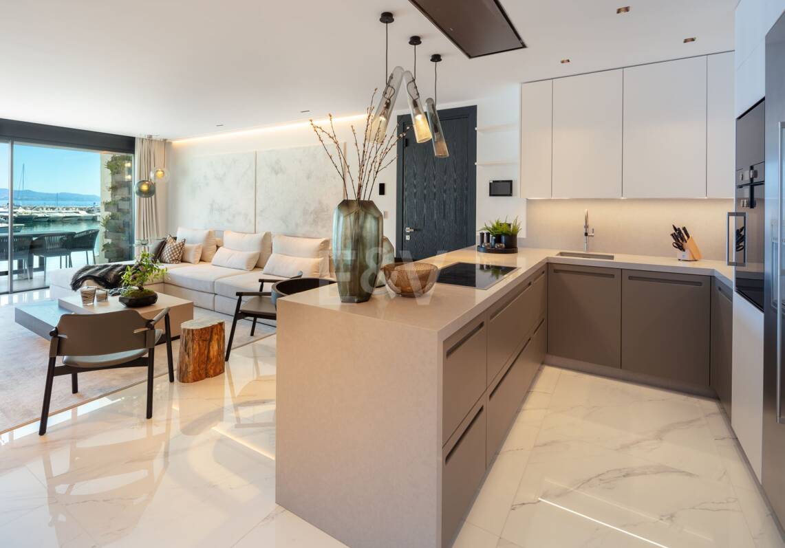 Elegante Wohnung mit Panoramablick auf das Meer in Puerto Banús