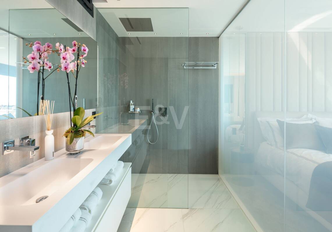 Elegante Wohnung mit Panoramablick auf das Meer in Puerto Banús
