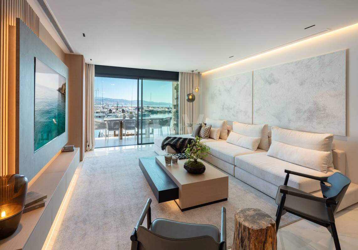 Elegante Wohnung mit Panoramablick auf das Meer in Puerto Banús