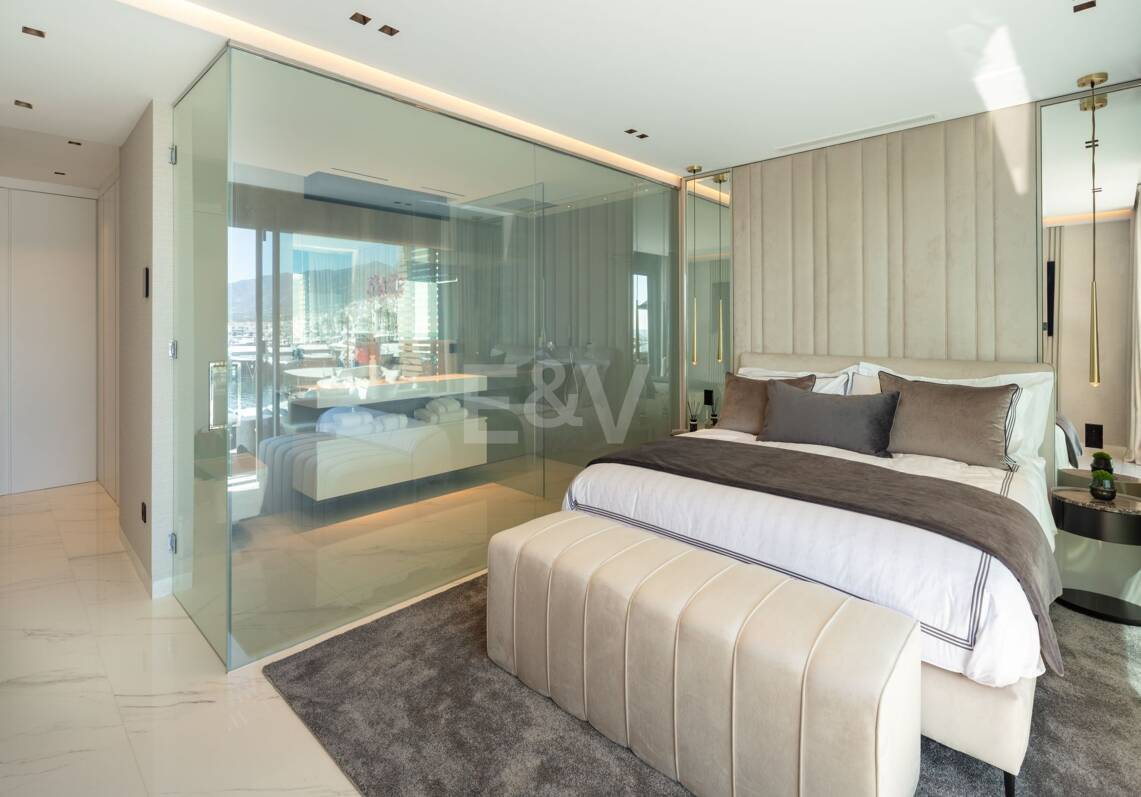 Elegante Wohnung mit Panoramablick auf das Meer in Puerto Banús
