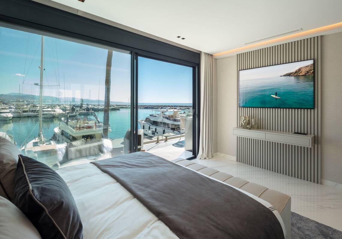 Elegante Wohnung mit Panoramablick auf das Meer in Puerto Banús