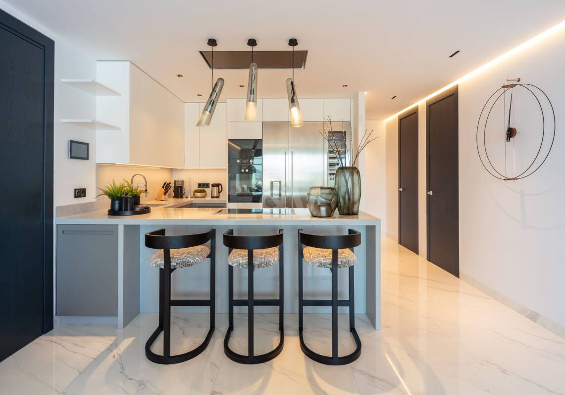 Elegante Wohnung mit Panoramablick auf das Meer in Puerto Banús