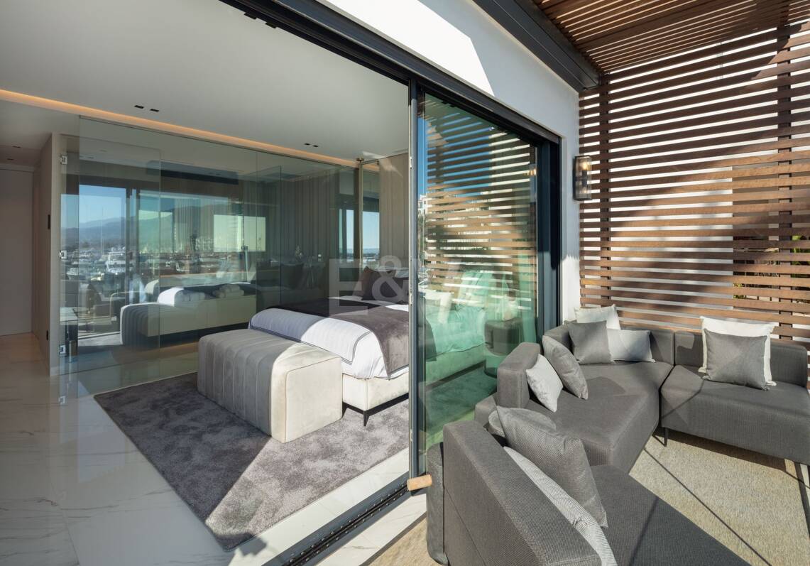 Elegante Wohnung mit Panoramablick auf das Meer in Puerto Banús