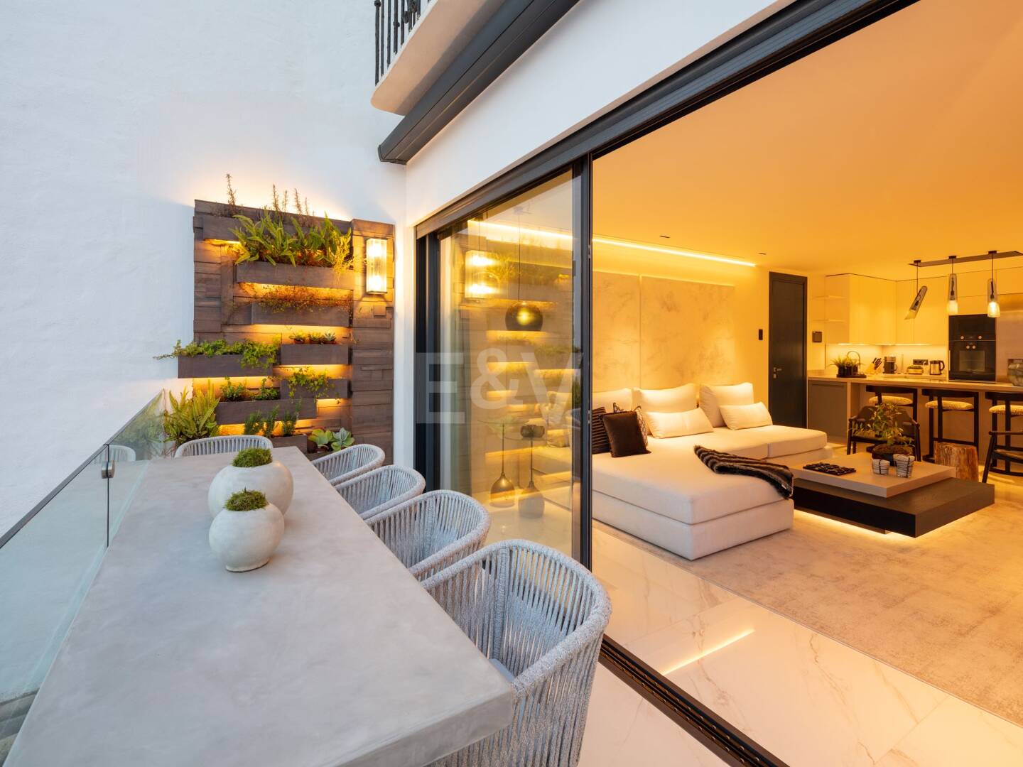 Elegant apartment with panoramic views