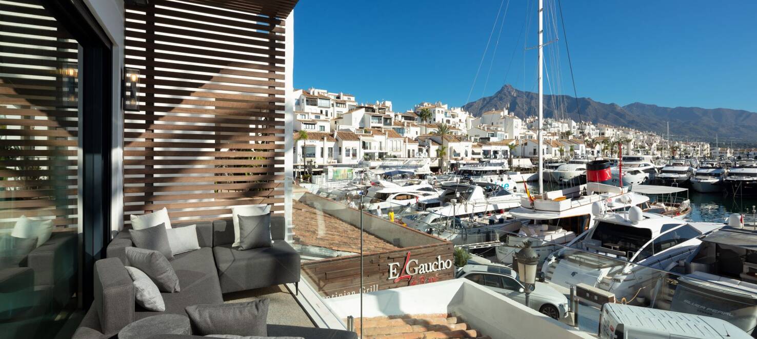 Elegant apartment with panoramic views