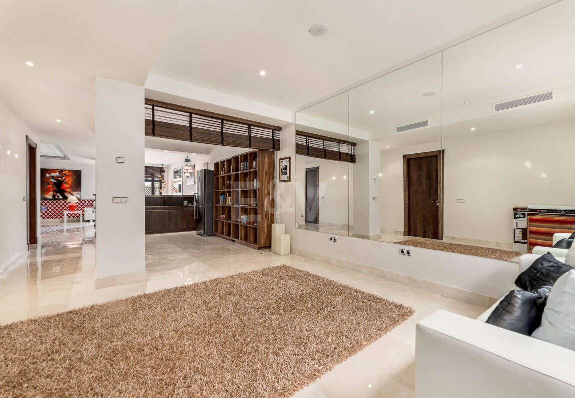 Mediterranean Benahavís Miejska Willa z widokiem na morze panoramiczne i góry.