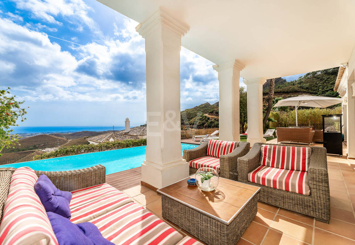 Mediterranean Benahavís Miejska Willa z widokiem na morze panoramiczne i góry.