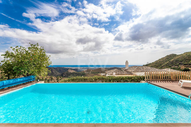 Mediterranean Benahavís Miejska Willa z widokiem na morze panoramiczne i góry.