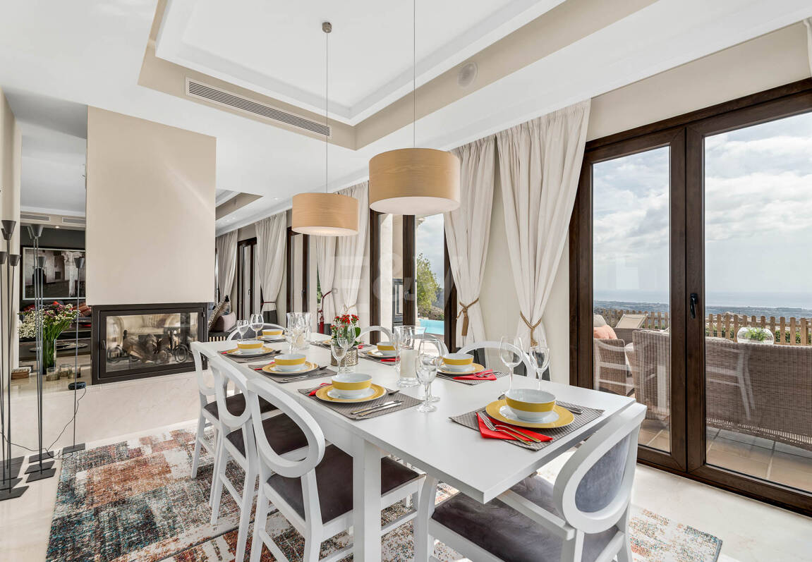 Mediterranean Benahavís Miejska Willa z widokiem na morze panoramiczne i góry.