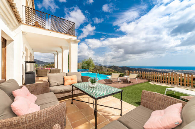 Mediterranean Benahavís Miejska Willa z widokiem na morze panoramiczne i góry.