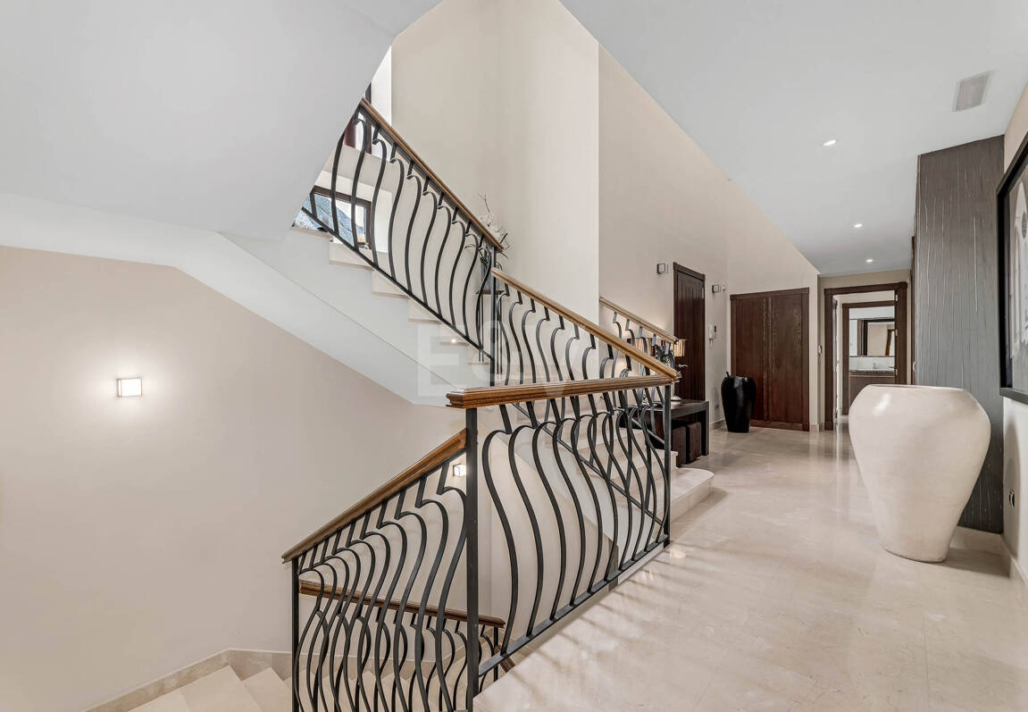 Mediterranean Benahavís Miejska Willa z widokiem na morze panoramiczne i góry.