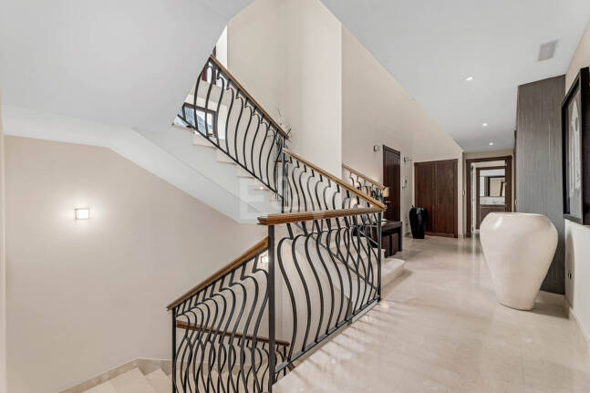 Mediterranean Benahavís Miejska Willa z widokiem na morze panoramiczne i góry.