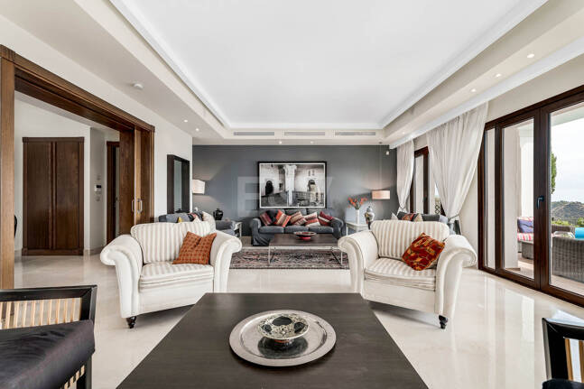 Mediterranean Benahavís Miejska Willa z widokiem na morze panoramiczne i góry.