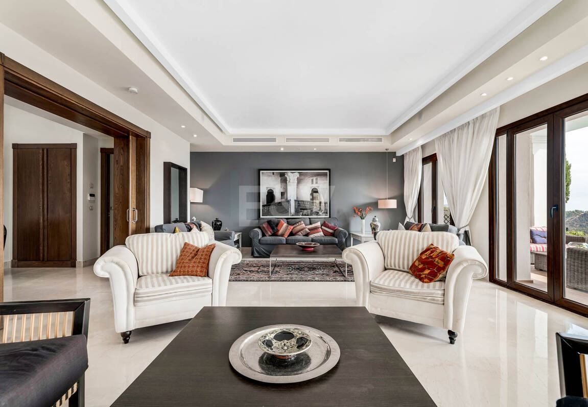 Mediterranean Benahavís Miejska Willa z widokiem na morze panoramiczne i góry.