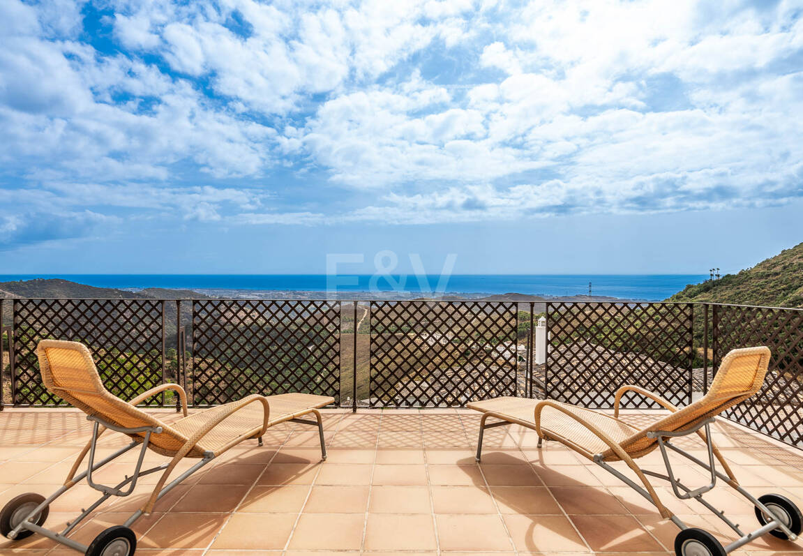 Mediterranean Benahavís Miejska Willa z widokiem na morze panoramiczne i góry.