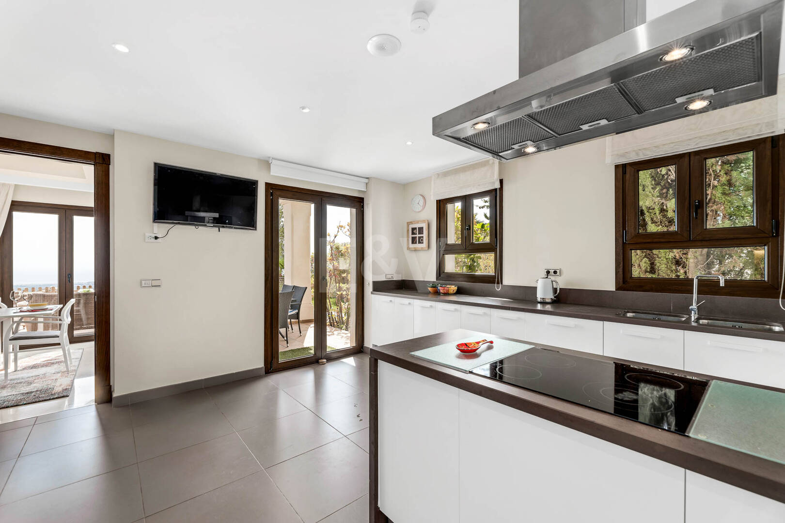 Mediterranean Benahavís Miejska Willa z widokiem na morze panoramiczne i góry.