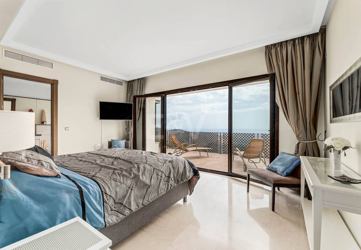 Mediterranean Benahavís Miejska Willa z widokiem na morze panoramiczne i góry.