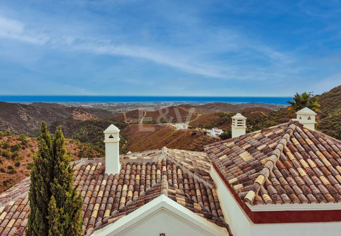 Mediterranean Benahavís Miejska Willa z widokiem na morze panoramiczne i góry.