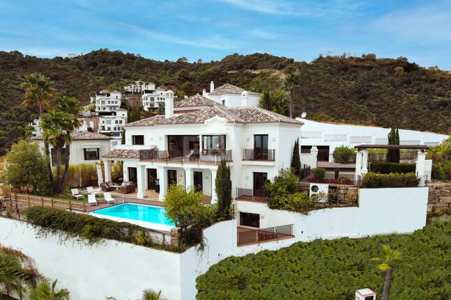 Mediterranean Benahavís Miejska Willa z widokiem na morze panoramiczne i góry.