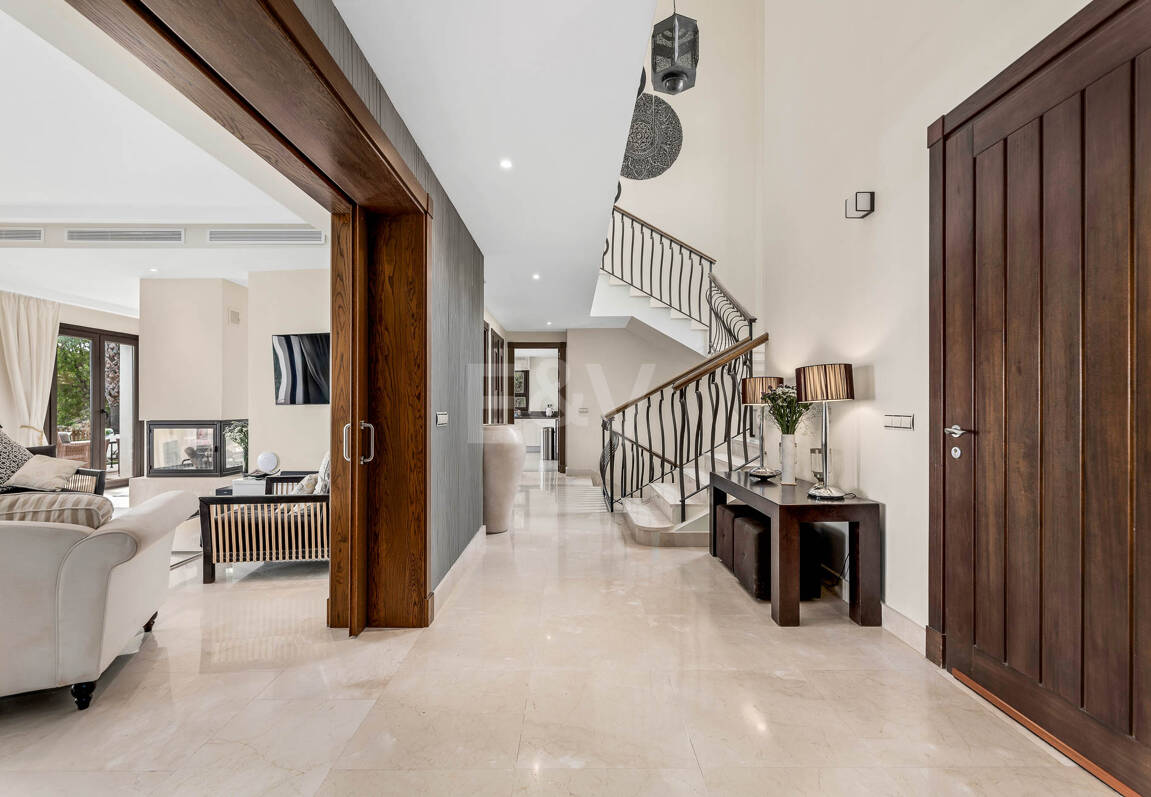 Mediterranean Benahavís Miejska Willa z widokiem na morze panoramiczne i góry.