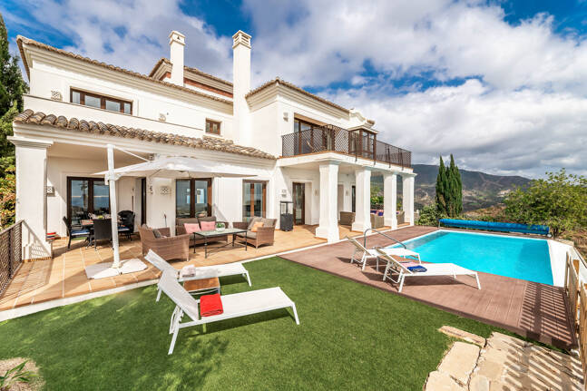 Mediterranean Benahavís Miejska Willa z widokiem na morze panoramiczne i góry.