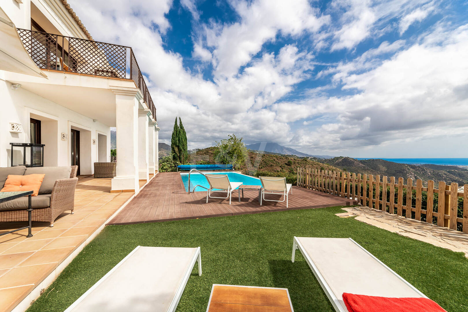 Mediterranean Benahavís Miejska Willa z widokiem na morze panoramiczne i góry.