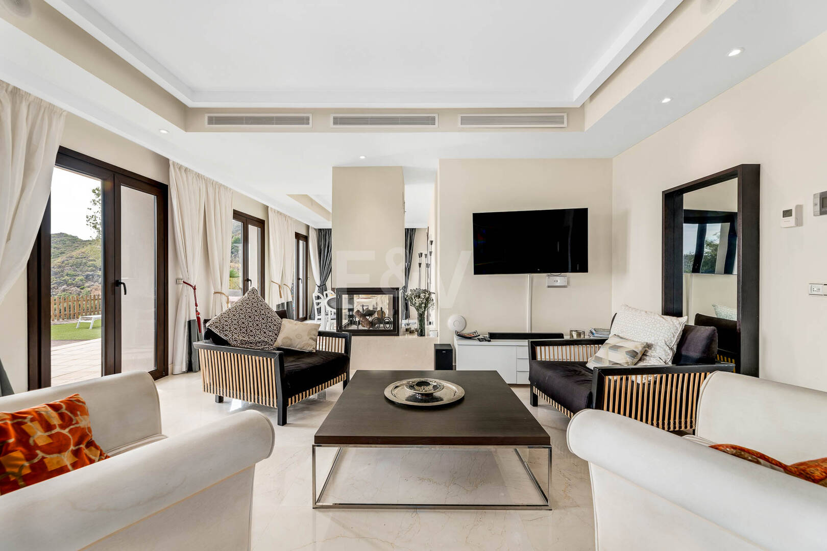 Mediterranean Benahavís Miejska Willa z widokiem na morze panoramiczne i góry.