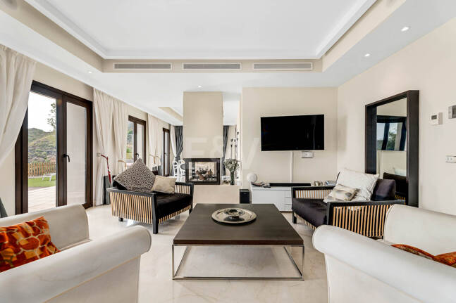 Mediterranean Benahavís Miejska Willa z widokiem na morze panoramiczne i góry.