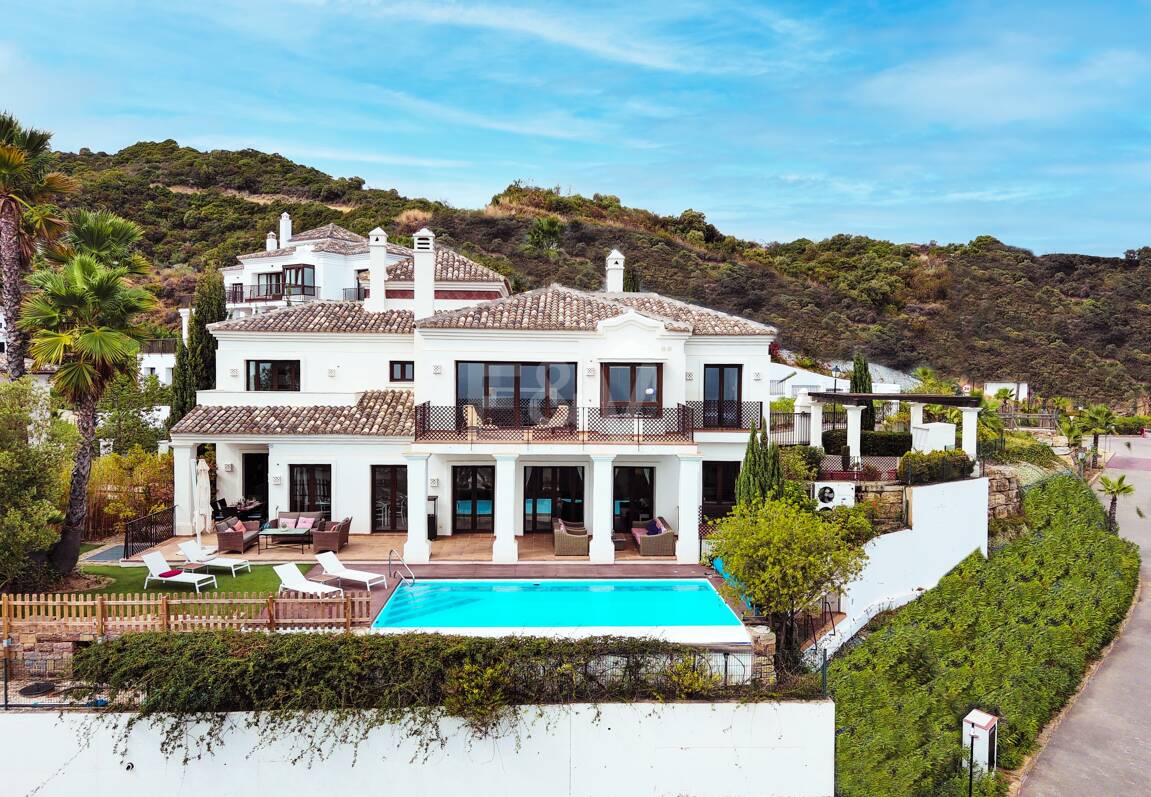 Mediterranean Benahavís Miejska Willa z widokiem na morze panoramiczne i góry.