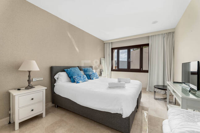 Mediterranean Benahavís Miejska Willa z widokiem na morze panoramiczne i góry.