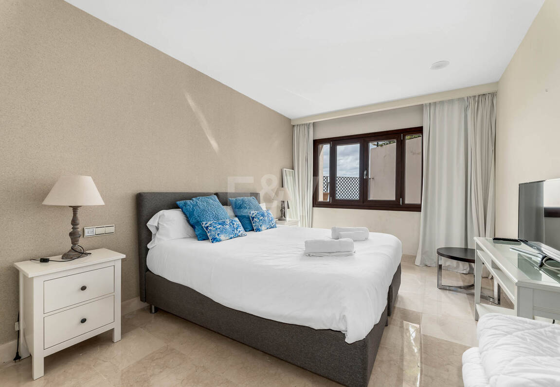 Mediterranean Benahavís Miejska Willa z widokiem na morze panoramiczne i góry.