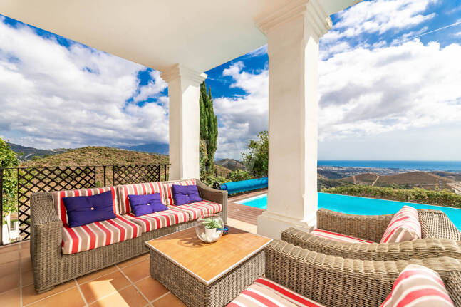 Mediterranean Benahavís Miejska Willa z widokiem na morze panoramiczne i góry.