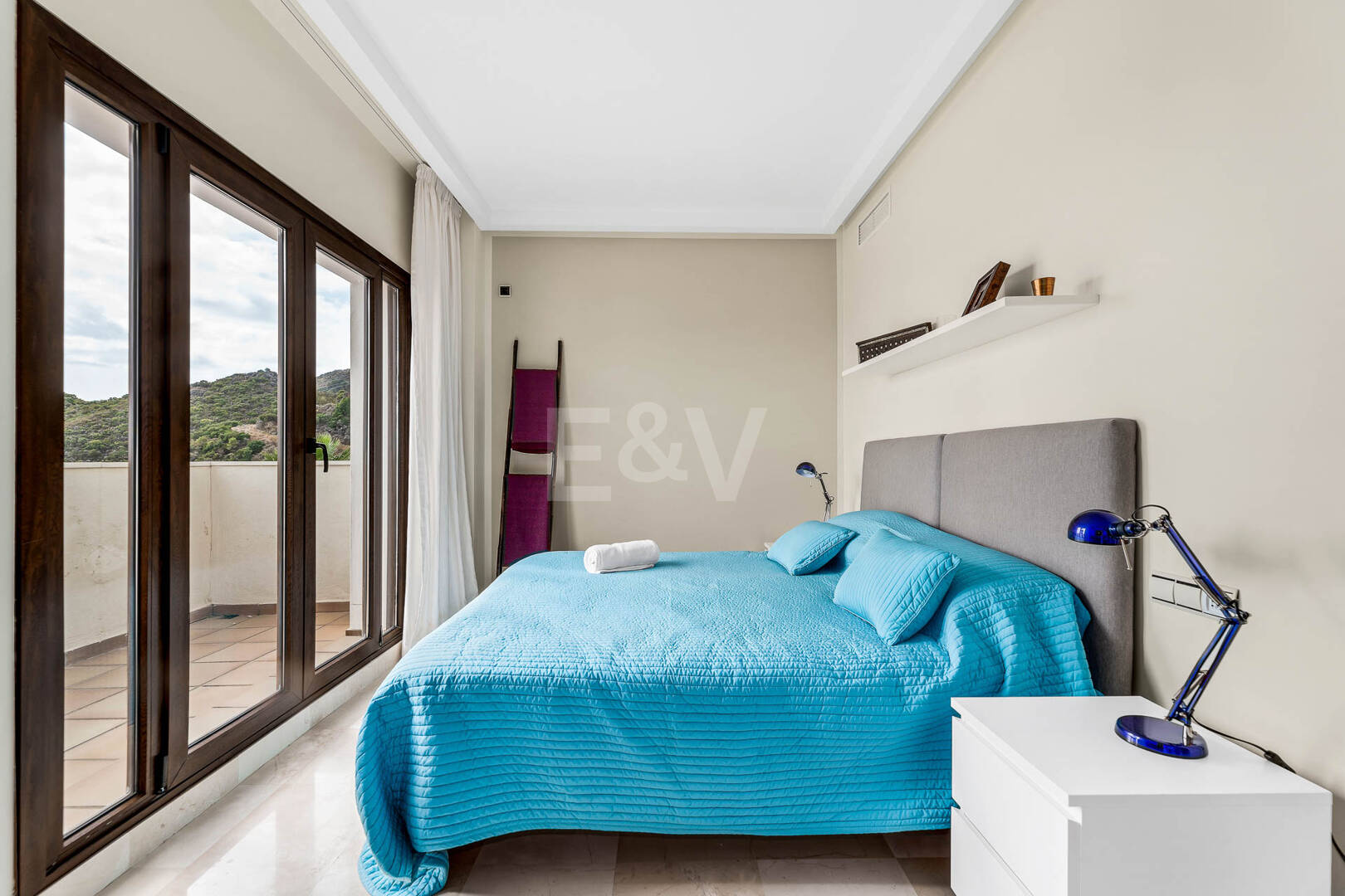 Mediterranean Benahavís Miejska Willa z widokiem na morze panoramiczne i góry.