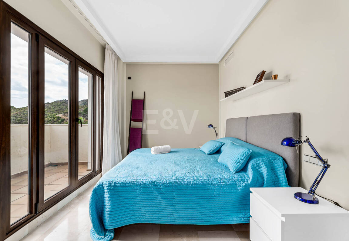 Mediterranean Benahavís Miejska Willa z widokiem na morze panoramiczne i góry.