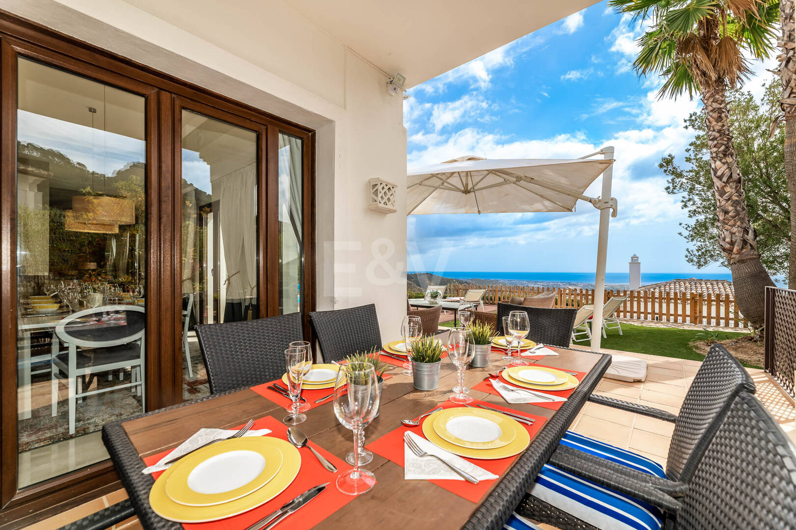 Mediterranean Benahavís Miejska Willa z widokiem na morze panoramiczne i góry.