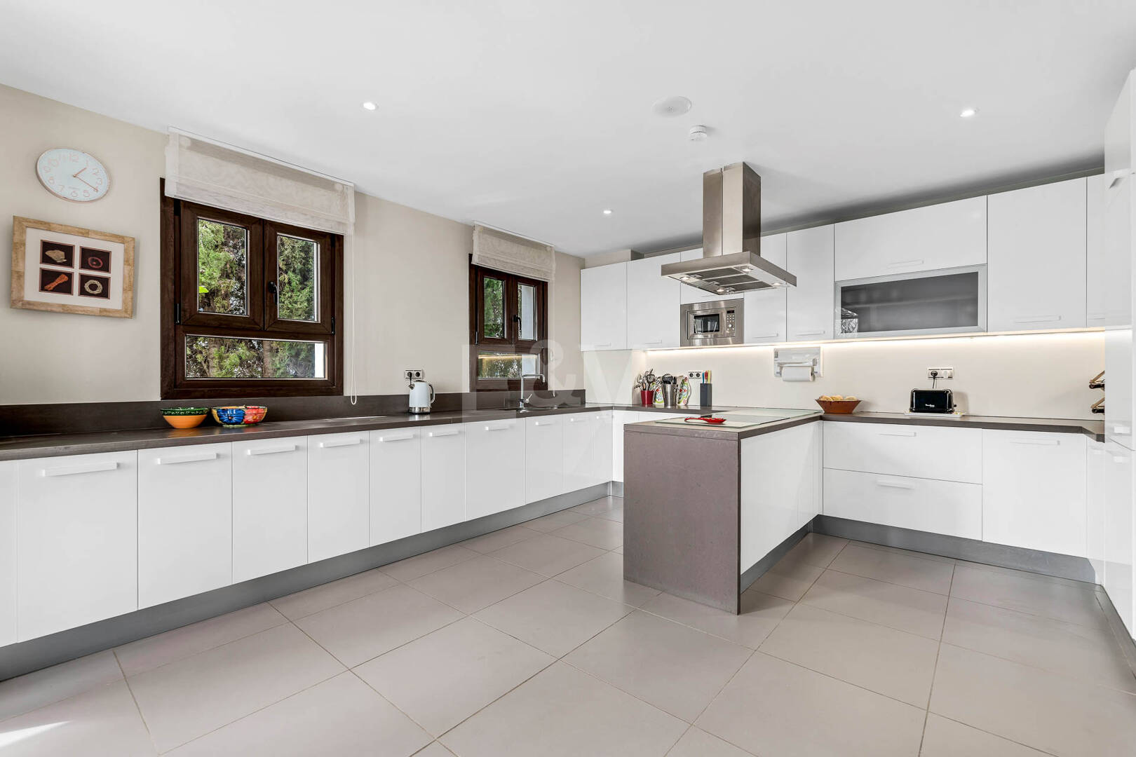 Mediterranean Benahavís Miejska Willa z widokiem na morze panoramiczne i góry.