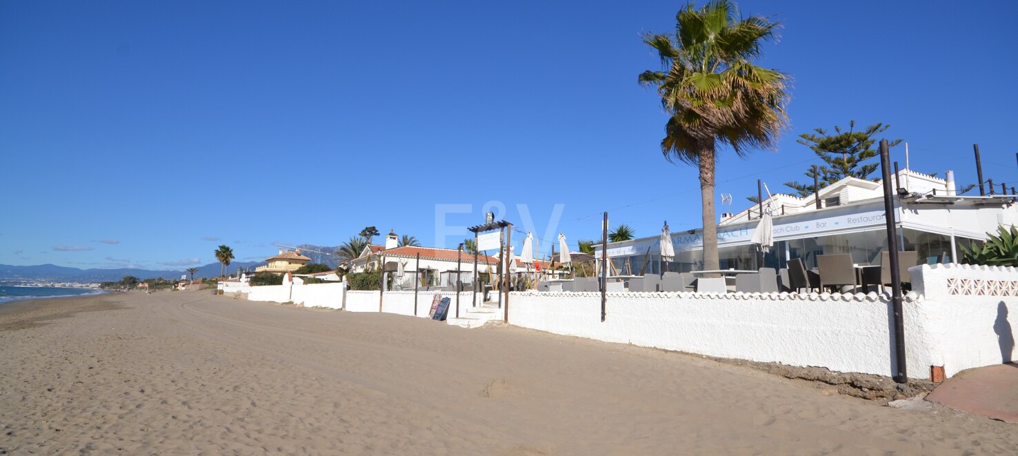 Bright and Modern Apartment Next to the Beach