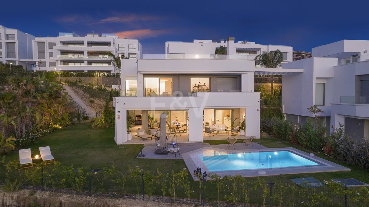 Brandneue luxuriöse Villa in Los Monteros