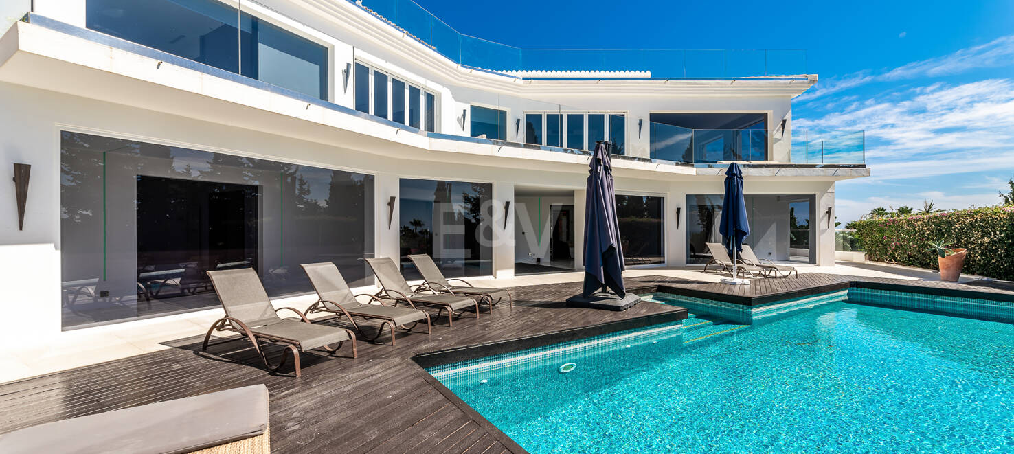Modern Villa i Hacienda Las Chapas med havsutsikt