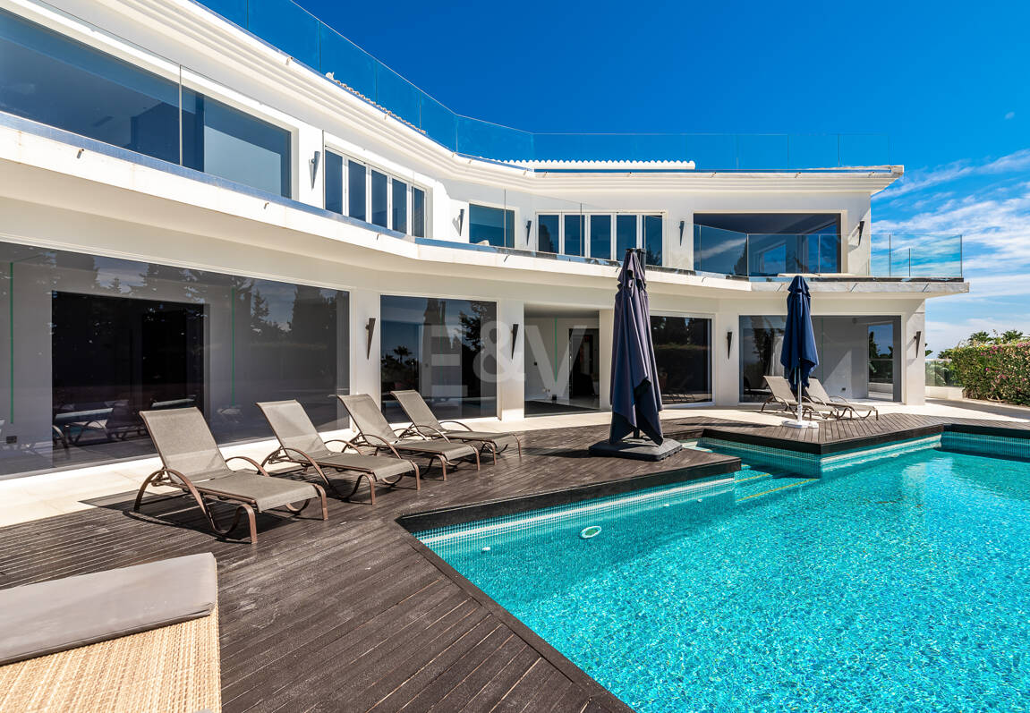 Modern Villa i Hacienda Las Chapas med havsutsikt