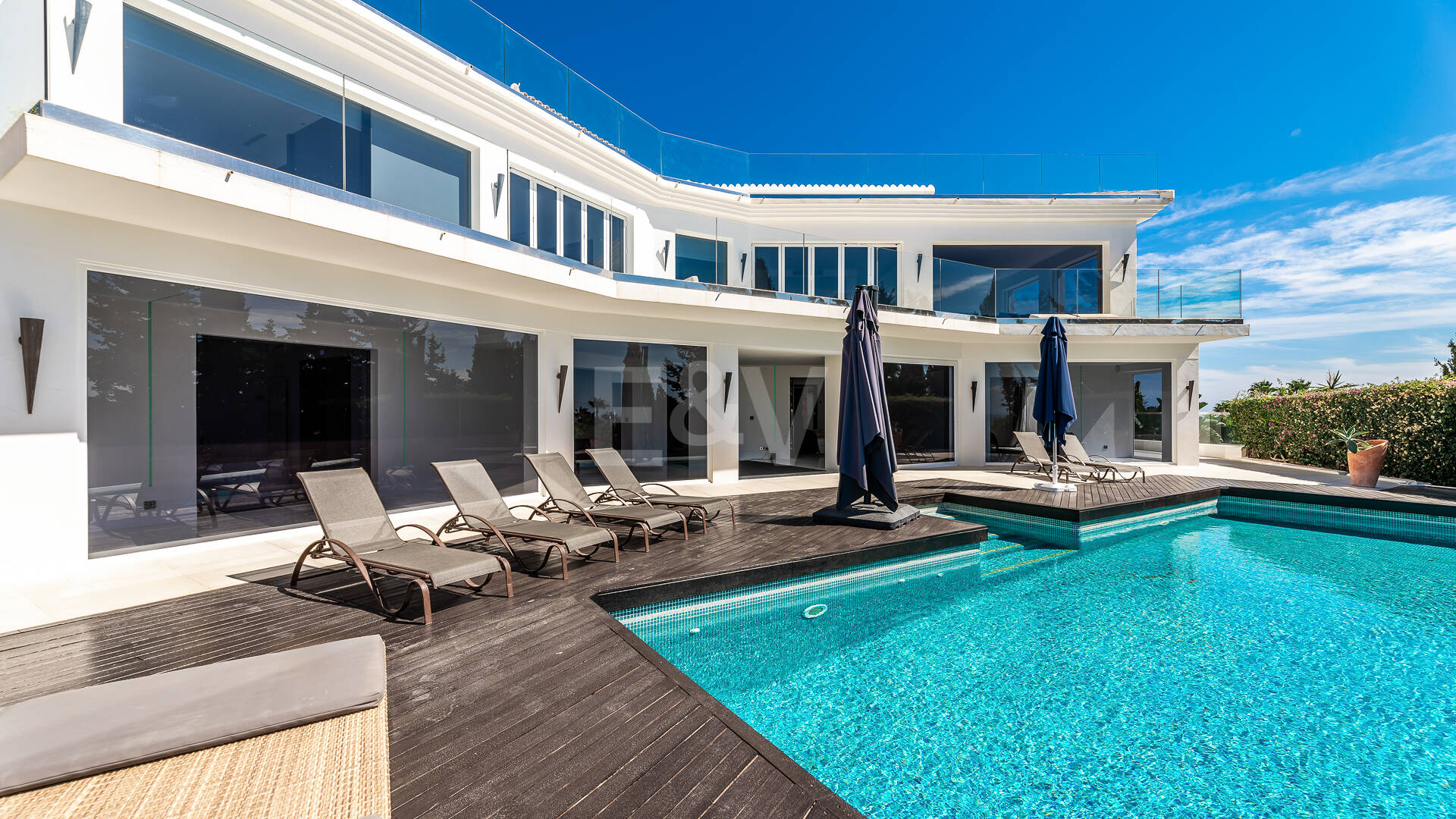 Modern Villa i Hacienda Las Chapas med havsutsikt