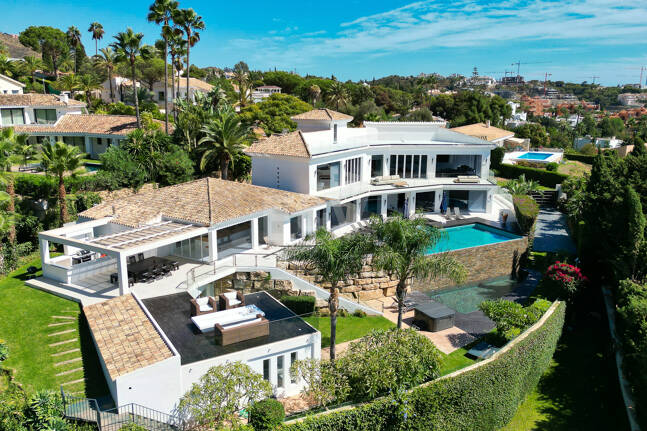 Modern Villa i Hacienda Las Chapas med havsutsikt