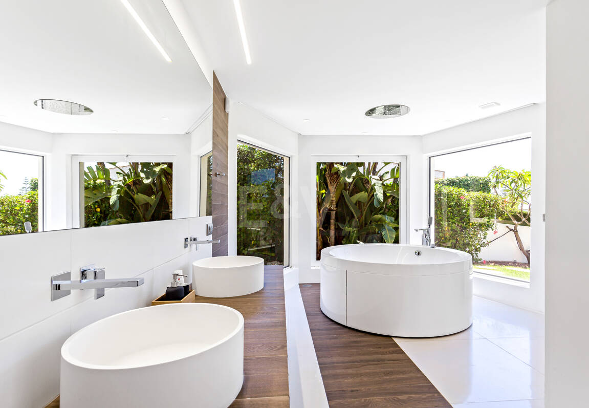 Villa moderna en Hacienda Las Chapas con impresionantes vistas al mar