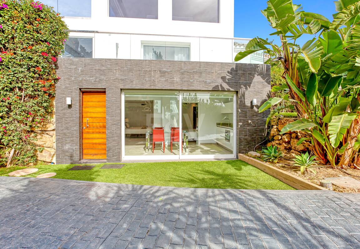 Modern Villa i Hacienda Las Chapas med havsutsikt